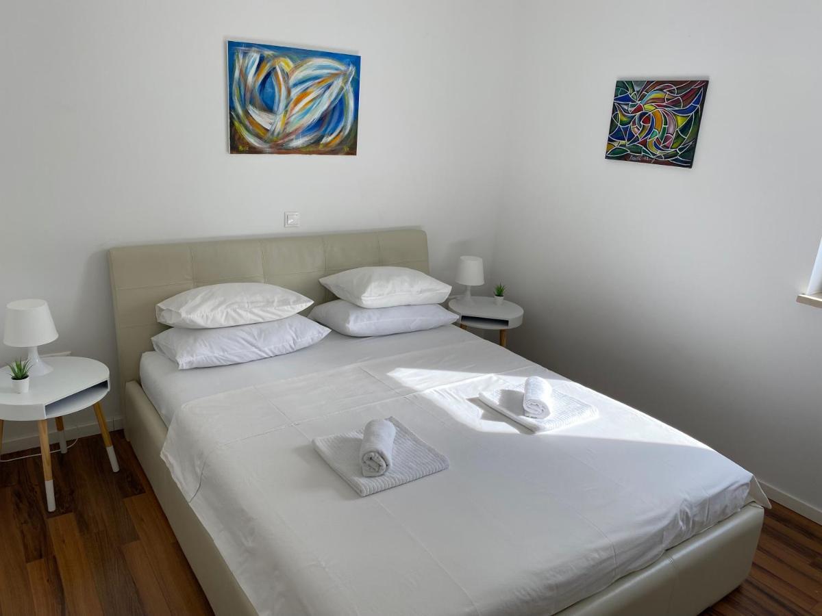 Private Pool And Mediterranean Garden Apt Mia Šilo Εξωτερικό φωτογραφία