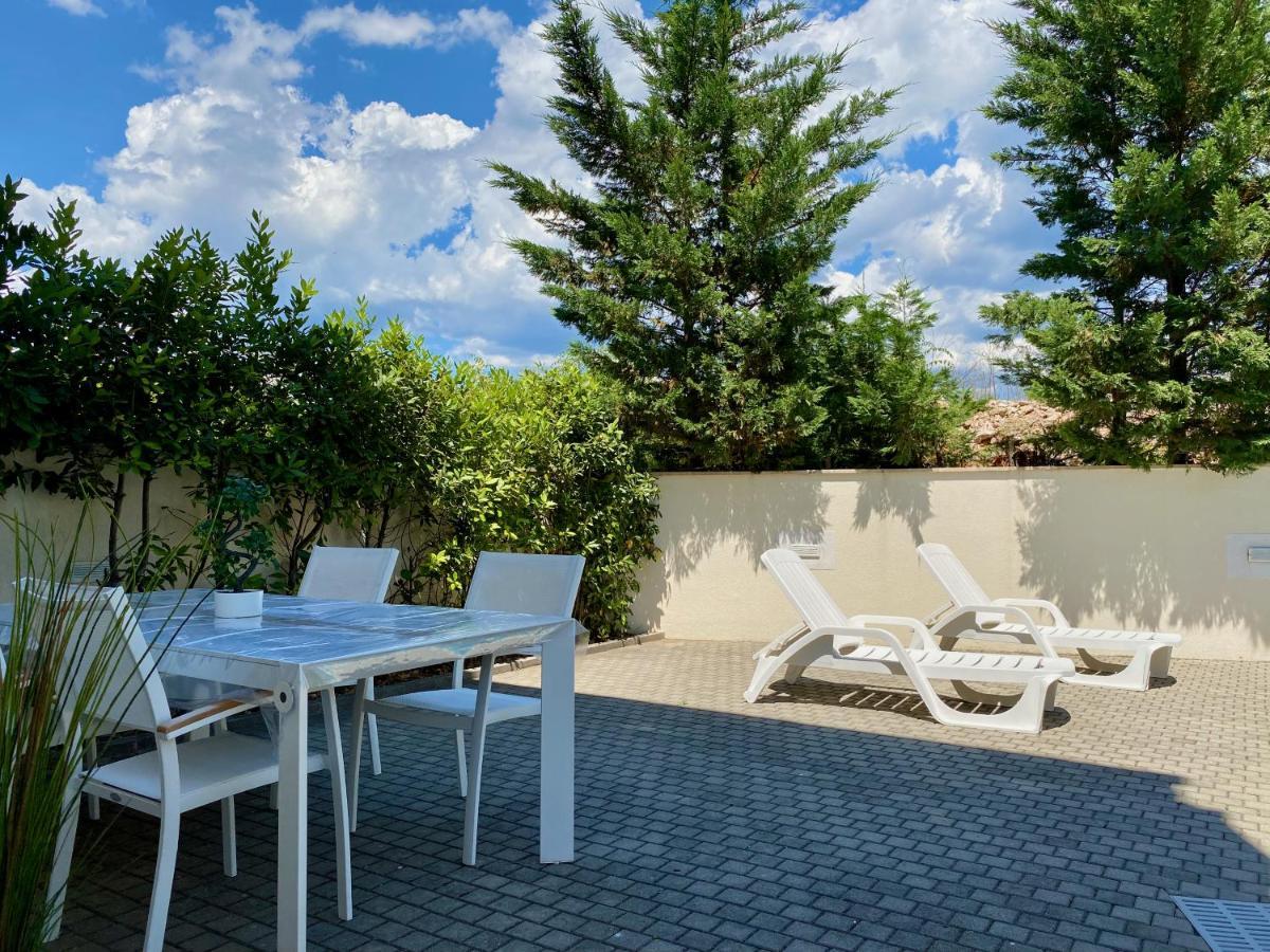 Private Pool And Mediterranean Garden Apt Mia Šilo Εξωτερικό φωτογραφία